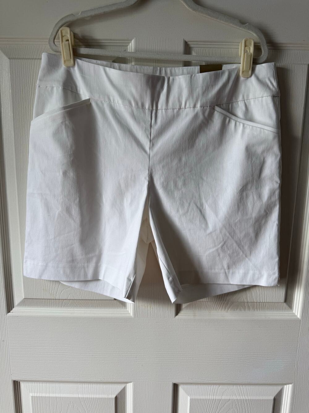 Chico’s Perfect Stretch Josie 7” White Shorts Size 3 (US 16) NWT Pockets